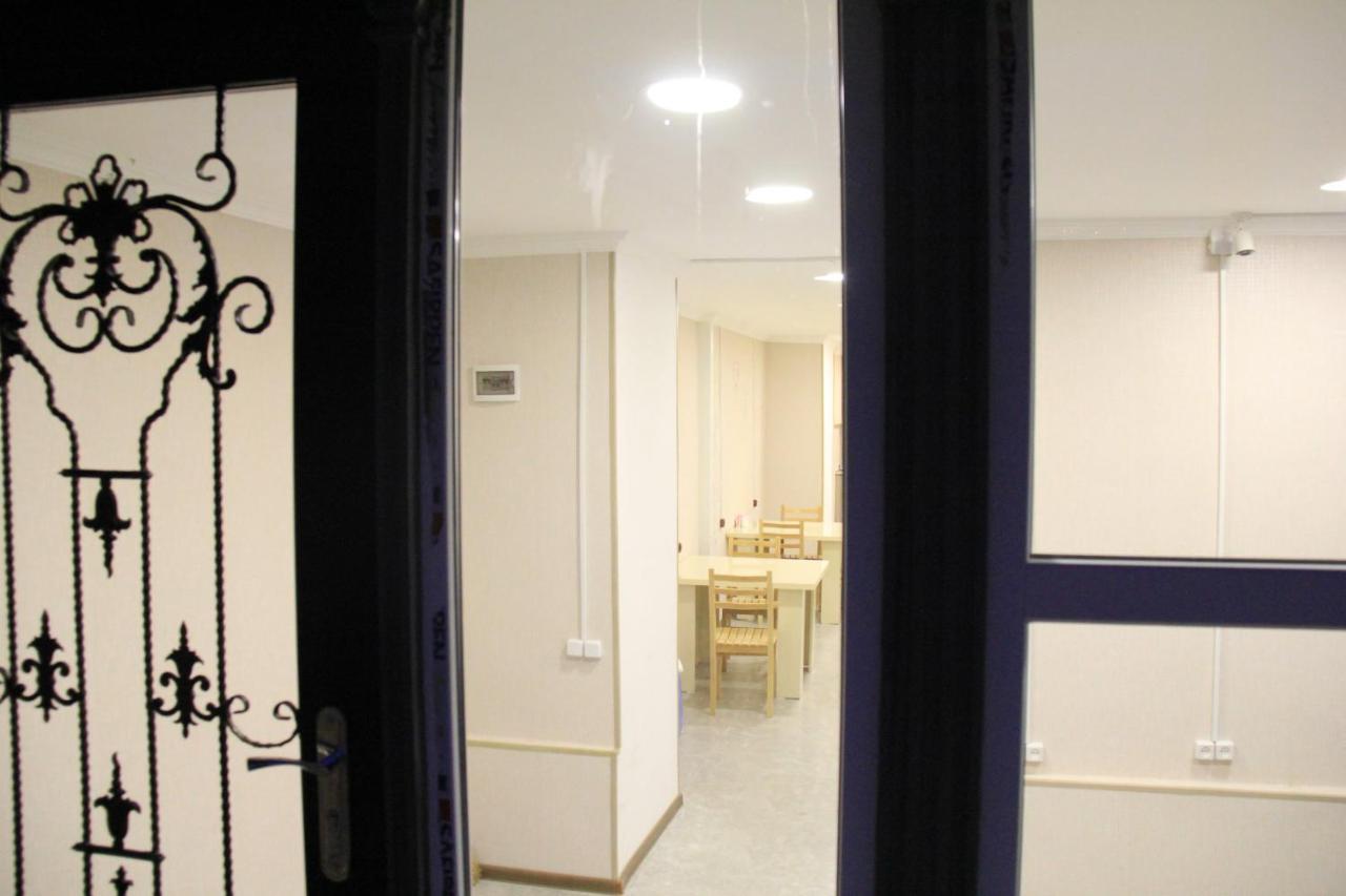 Blossom Hostel Updated ! Обновлено !!! City Center! Perfect Order!!! Snow-White Bed Linen!!! Идеальный Порядок!!! Белоснежное Постельное Белье!!! Центр Города !!! Tbilisi Exterior foto