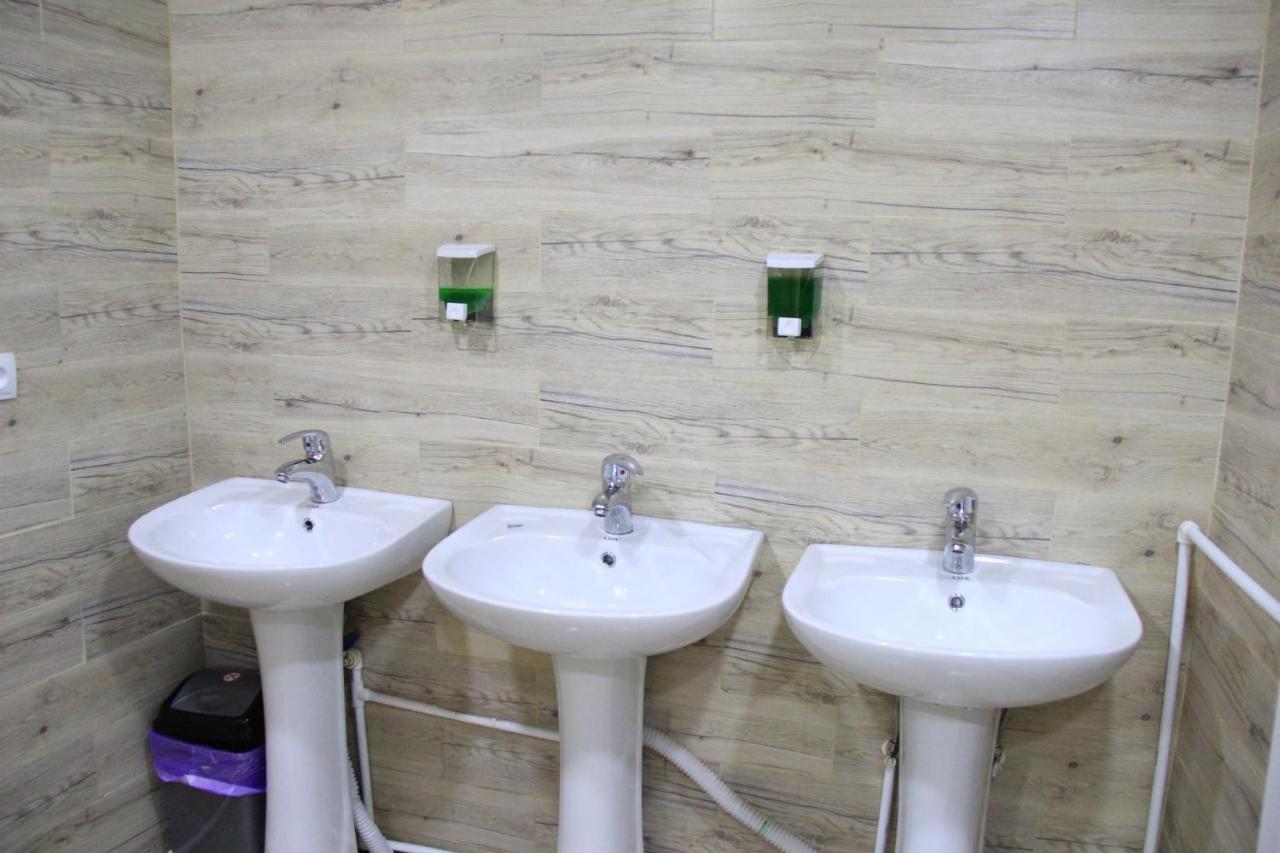 Blossom Hostel Updated ! Обновлено !!! City Center! Perfect Order!!! Snow-White Bed Linen!!! Идеальный Порядок!!! Белоснежное Постельное Белье!!! Центр Города !!! Tbilisi Exterior foto