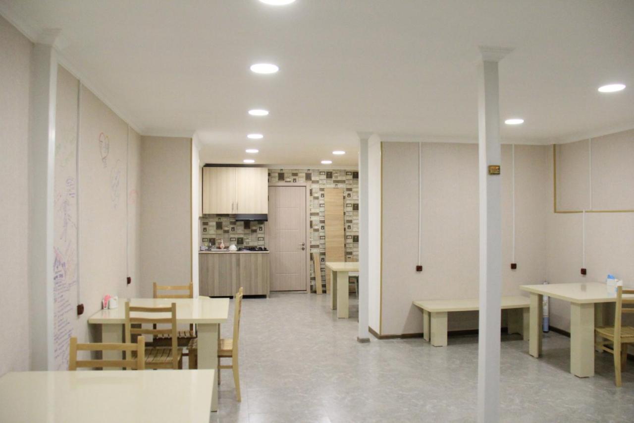 Blossom Hostel Updated ! Обновлено !!! City Center! Perfect Order!!! Snow-White Bed Linen!!! Идеальный Порядок!!! Белоснежное Постельное Белье!!! Центр Города !!! Tbilisi Exterior foto