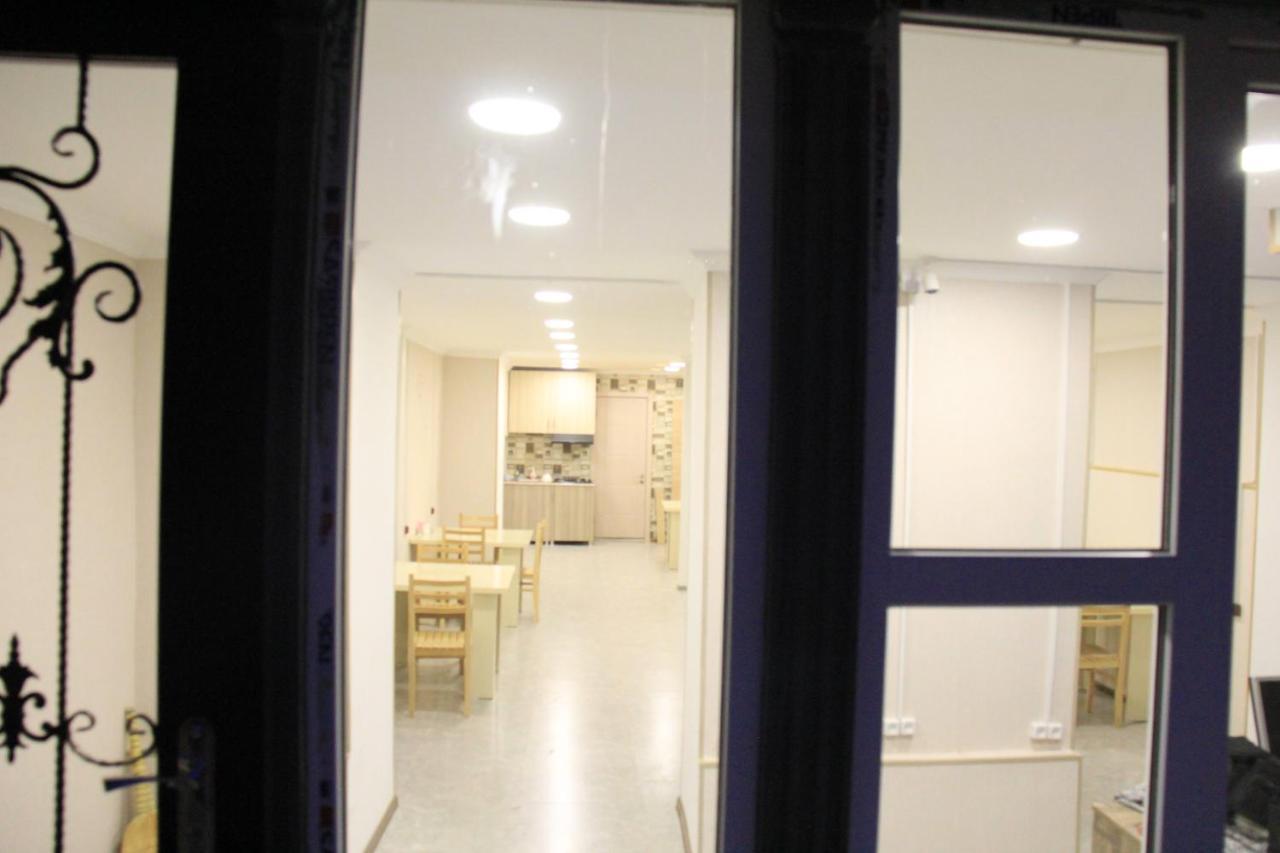Blossom Hostel Updated ! Обновлено !!! City Center! Perfect Order!!! Snow-White Bed Linen!!! Идеальный Порядок!!! Белоснежное Постельное Белье!!! Центр Города !!! Tbilisi Exterior foto