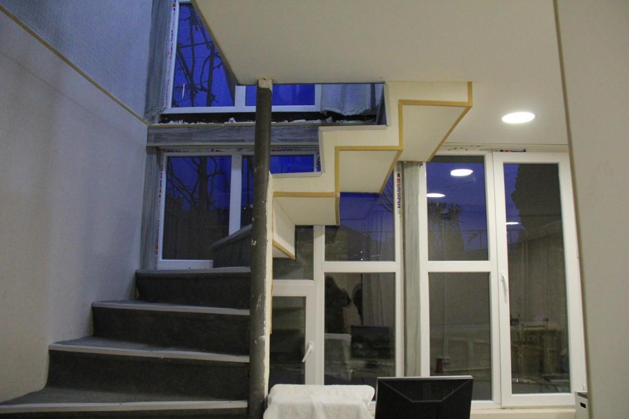 Blossom Hostel Updated ! Обновлено !!! City Center! Perfect Order!!! Snow-White Bed Linen!!! Идеальный Порядок!!! Белоснежное Постельное Белье!!! Центр Города !!! Tbilisi Exterior foto