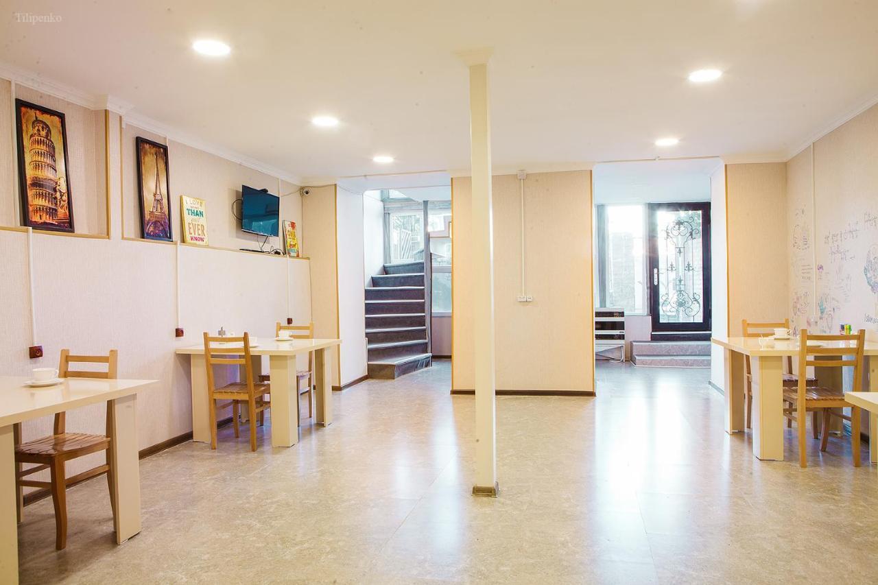 Blossom Hostel Updated ! Обновлено !!! City Center! Perfect Order!!! Snow-White Bed Linen!!! Идеальный Порядок!!! Белоснежное Постельное Белье!!! Центр Города !!! Tbilisi Exterior foto