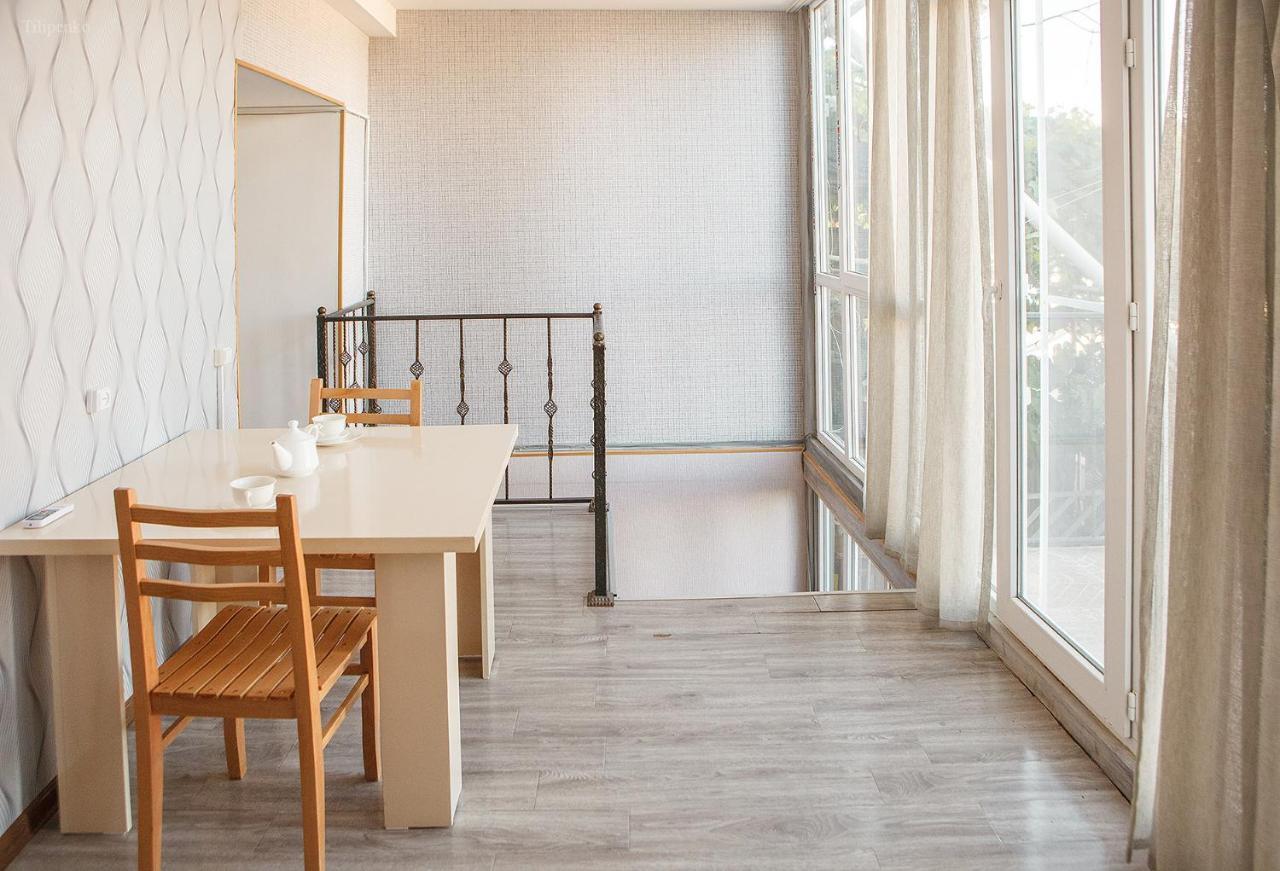 Blossom Hostel Updated ! Обновлено !!! City Center! Perfect Order!!! Snow-White Bed Linen!!! Идеальный Порядок!!! Белоснежное Постельное Белье!!! Центр Города !!! Tbilisi Exterior foto