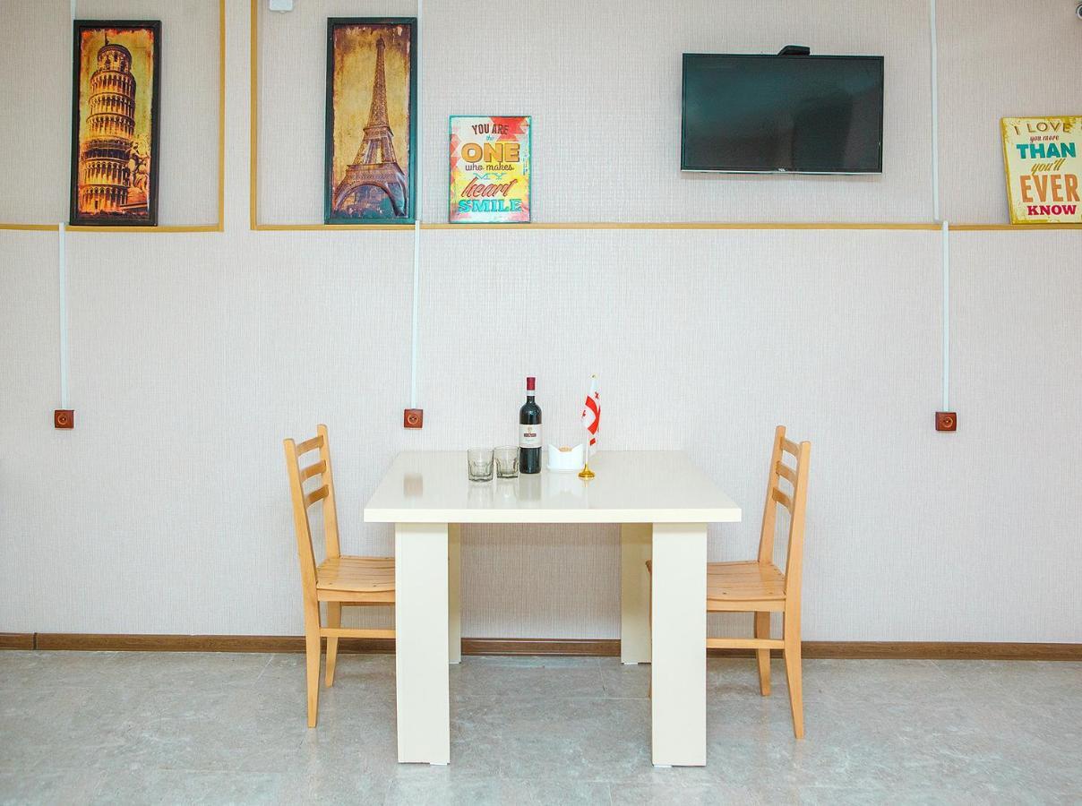 Blossom Hostel Updated ! Обновлено !!! City Center! Perfect Order!!! Snow-White Bed Linen!!! Идеальный Порядок!!! Белоснежное Постельное Белье!!! Центр Города !!! Tbilisi Exterior foto