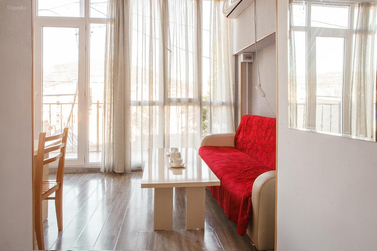 Blossom Hostel Updated ! Обновлено !!! City Center! Perfect Order!!! Snow-White Bed Linen!!! Идеальный Порядок!!! Белоснежное Постельное Белье!!! Центр Города !!! Tbilisi Exterior foto